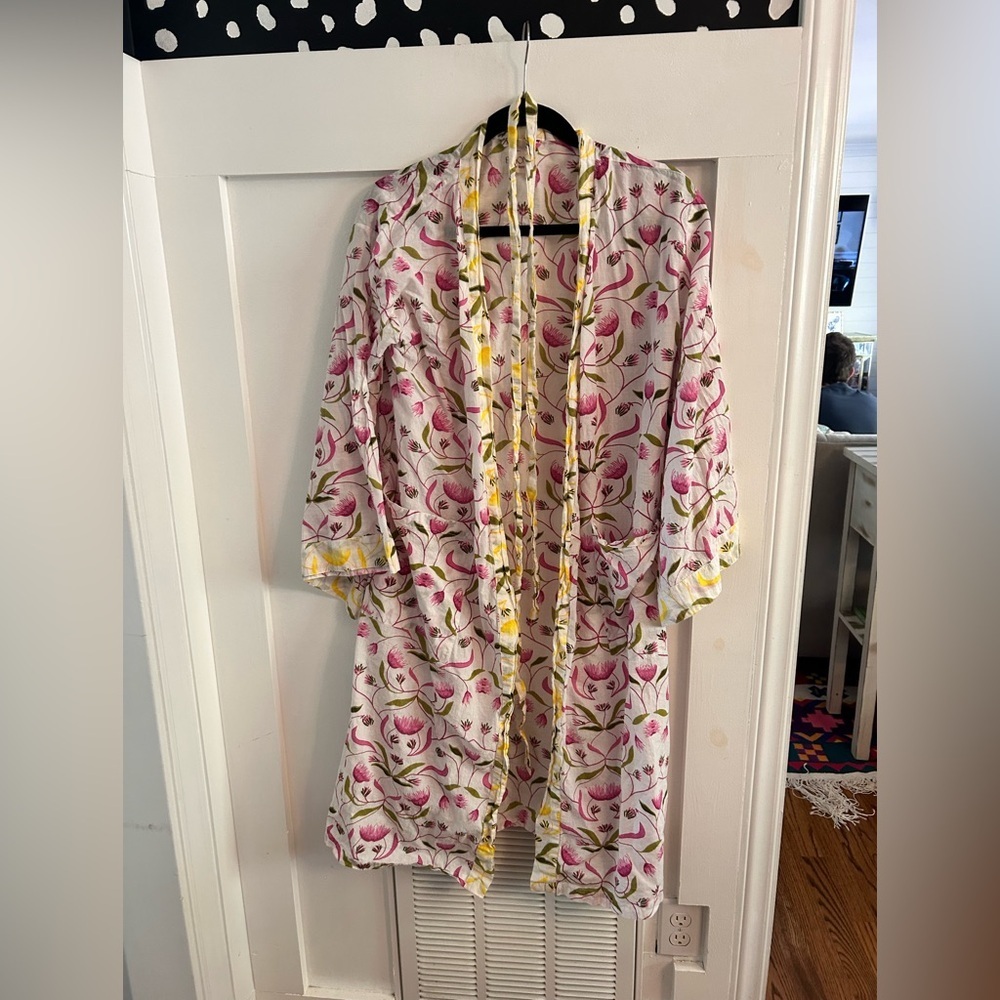 Beyond by Vera Floral Women's robe with tie pockets boho